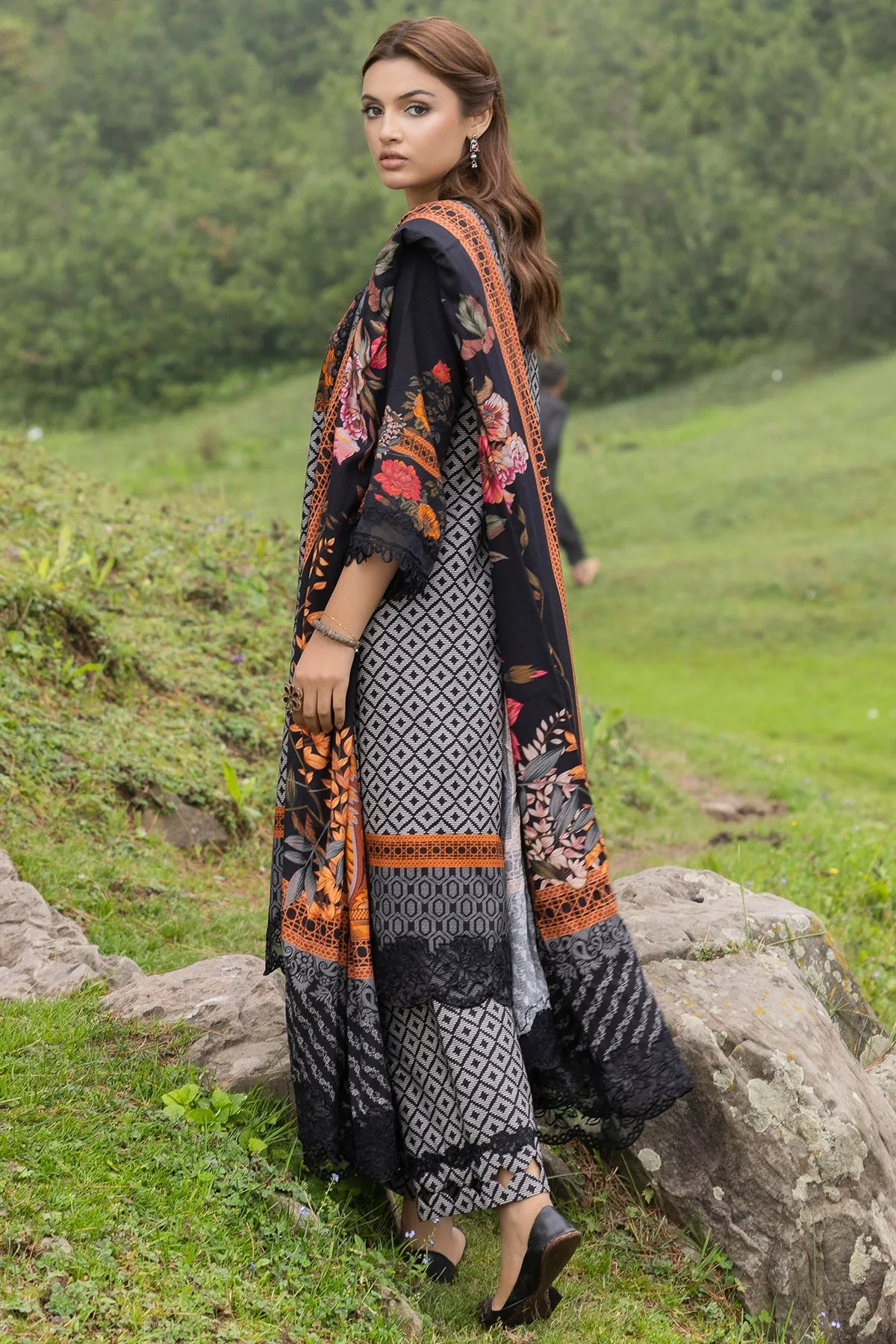 Charizma Combination Fall/Winter with Embroidered Shawl – CCW4-01