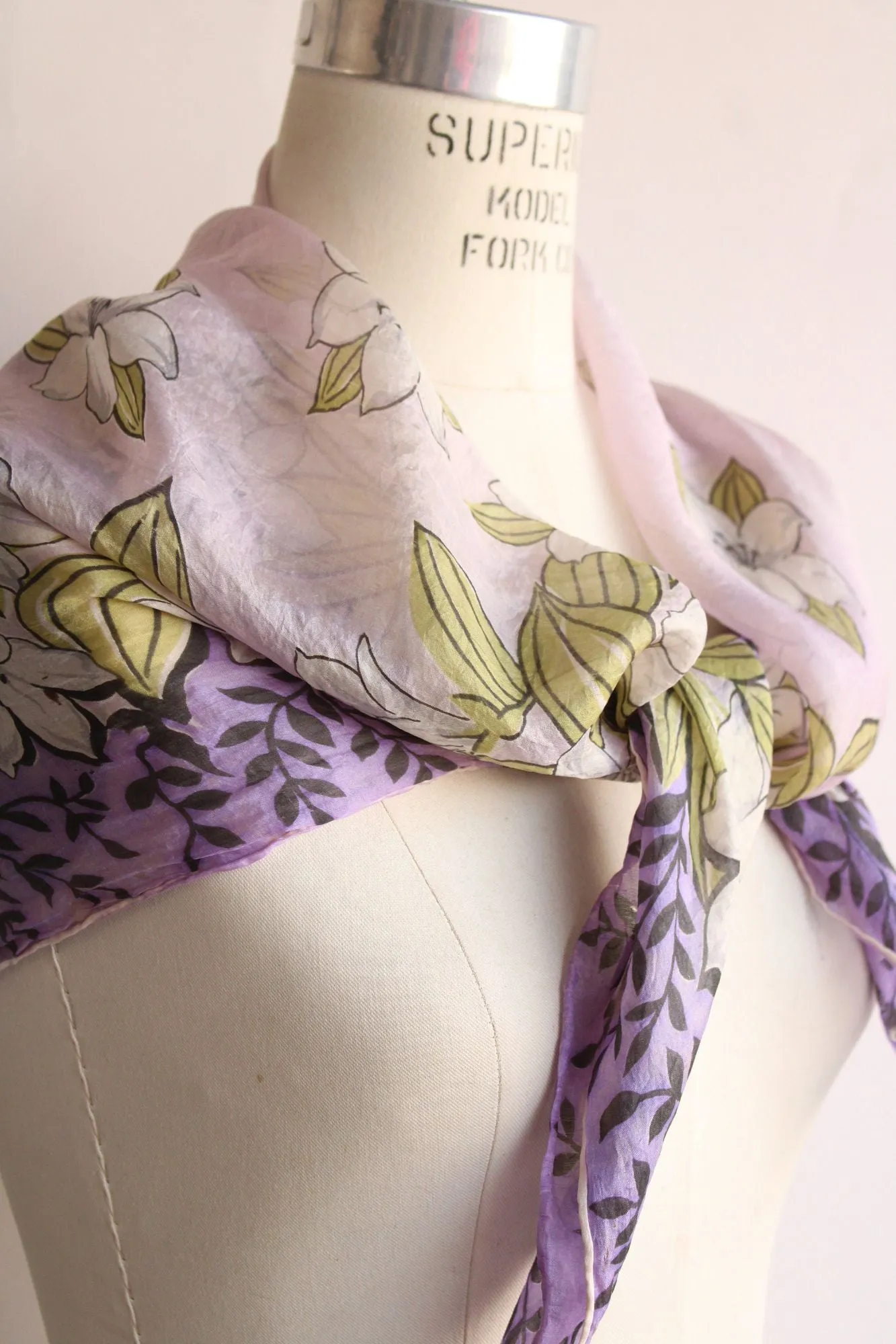 Vintage 1940s 1950s Silk Purple and Green Hibiscus Floral Print carfS